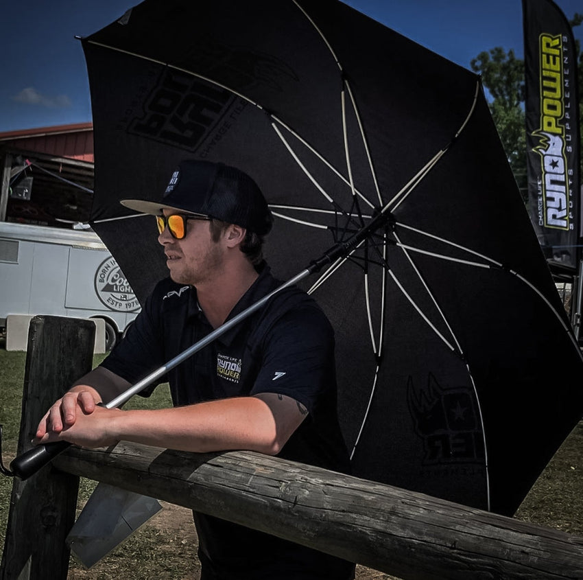 Person can shade themselves from the elements - sun or rain!